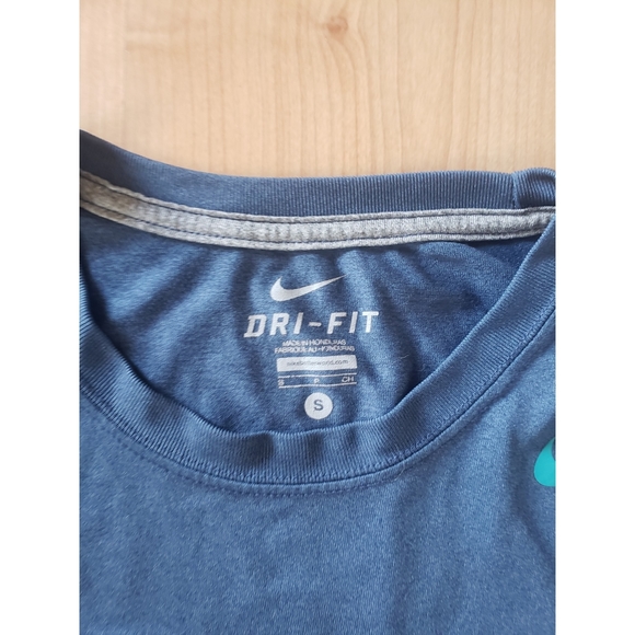 Nike Dry Fit Blue Short Sleeve - Picture 2 of 3